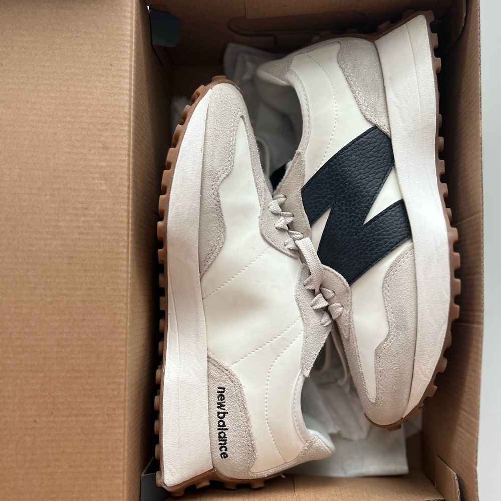 New Balance 327